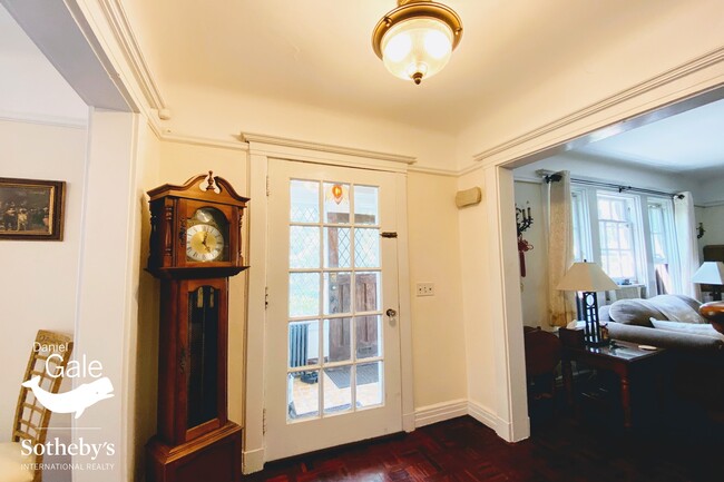 Foto del edificio - 2 Overhill Rd