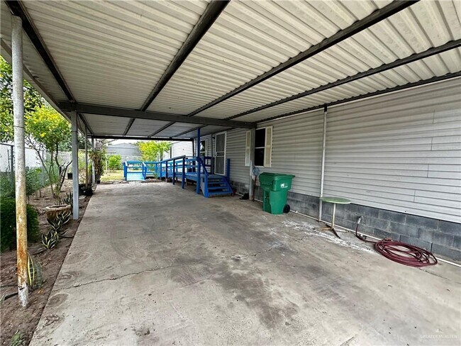 Foto del edificio - 613 Banyan Ave