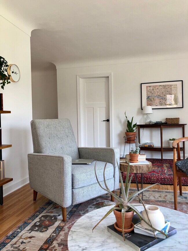 Sala de estar principal - 4425 York Ave N