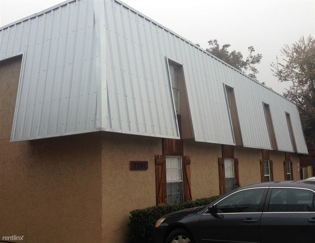 Building Photo - 2 br, 1 bath Apartment - Polo Club