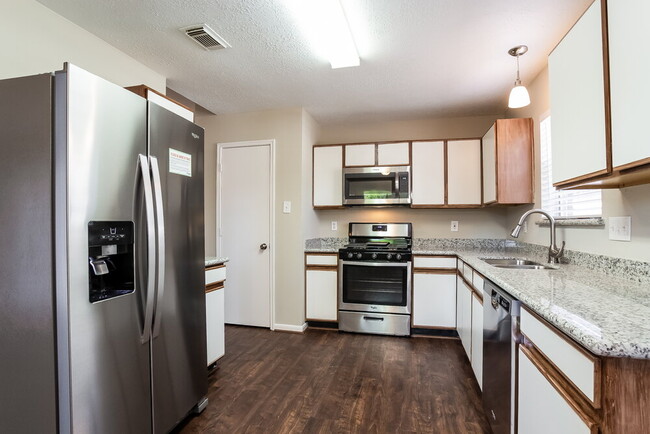 Building Photo - 28906 Loddington St