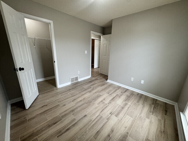 Building Photo - 1237 Travers Ln
