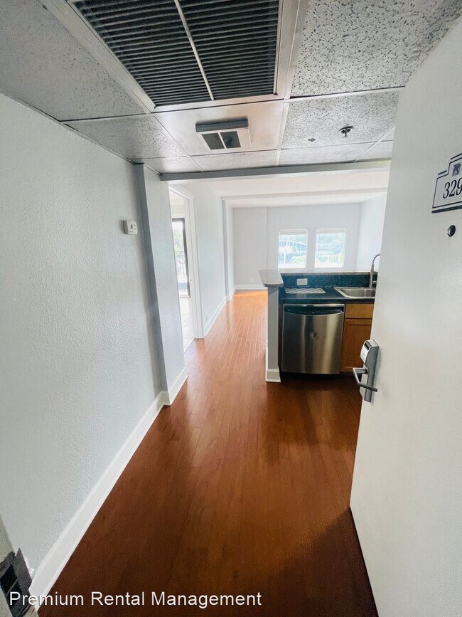 Building Photo - 1 br, 1 bath House - 151 E. Washington St.