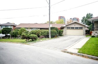 Building Photo - 16 Carousel Ct