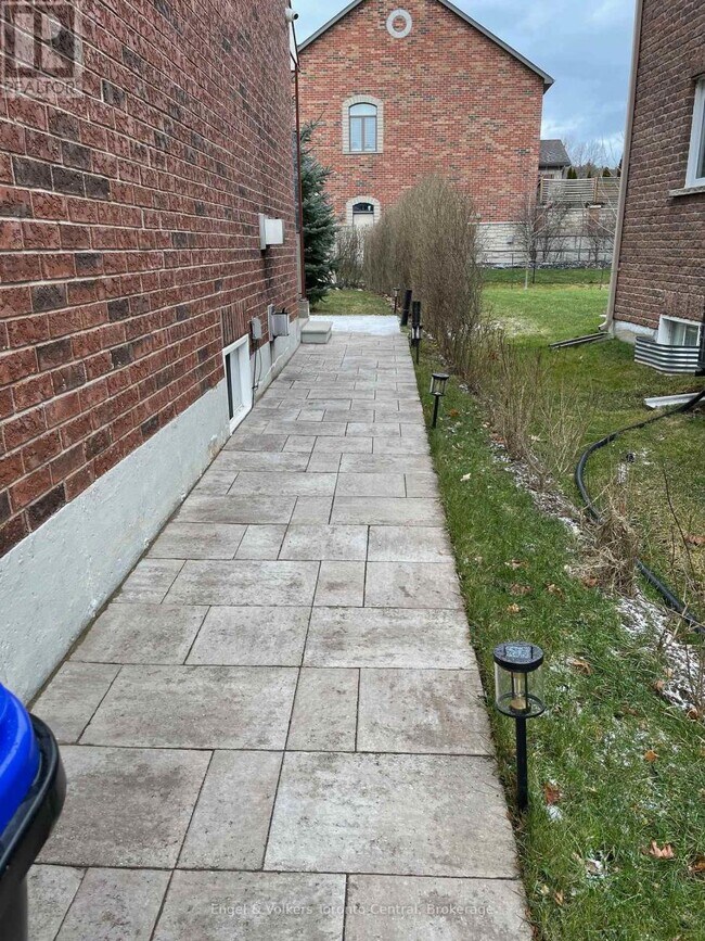 Building Photo - 27 Mair Mills Dr