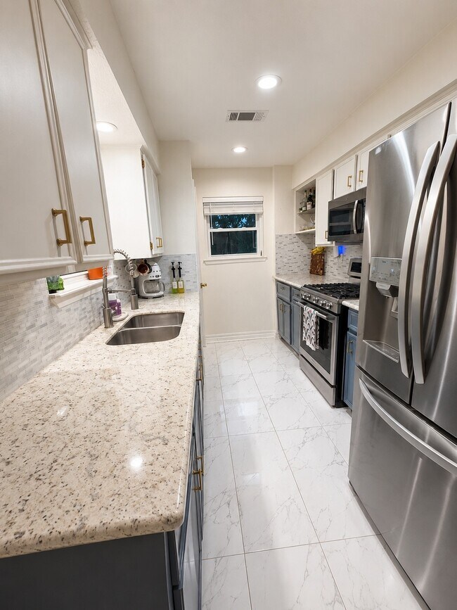 Foto del edificio - 5815 Hoover St