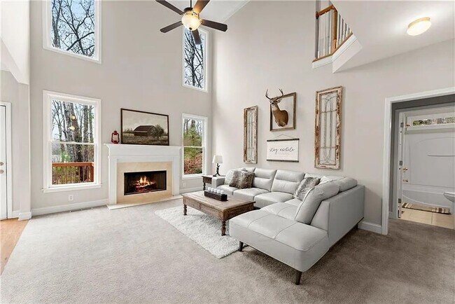 Foto del edificio - Beautiful home in Stratford on Lanier-5 bed 3 bath in sought after swim, tennis and lake community!