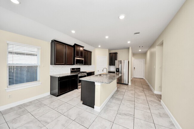 Foto del edificio - 24654 Greenwood Bay Dr