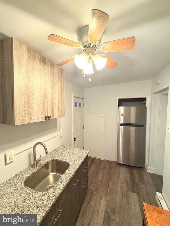 Building Photo - 226 S 49th St