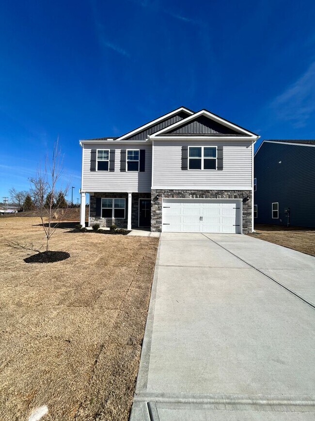 Foto del edificio - Located in Hixson/Middle Valley! 3 Beds, 2.5 Baths, Loft, Home Office, and 2 Car Garage!
