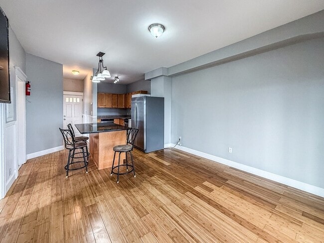 Photo - 120 Gladstone St Apartment