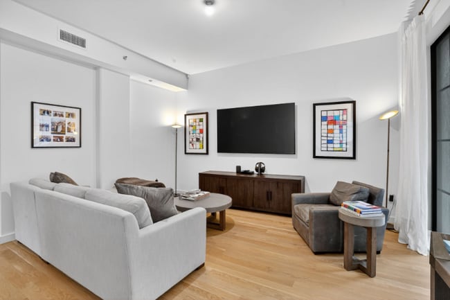 Building Photo - 441 W 37th St