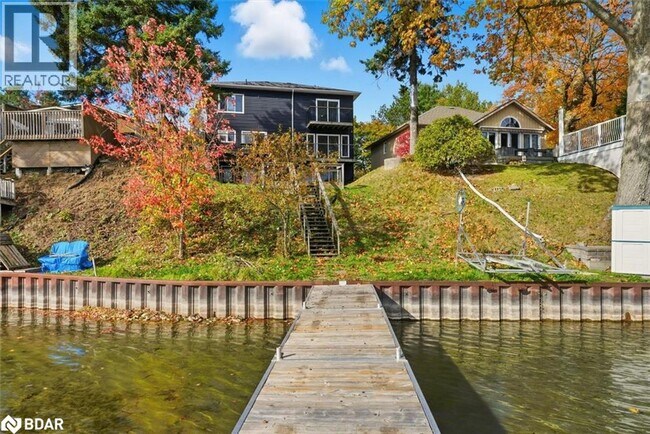 Photo du bâtiment - 2999 Lakeside Dr