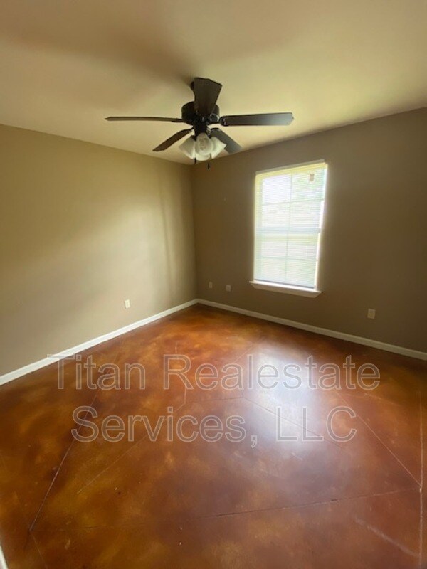 Building Photo - 308 S Landry Dr