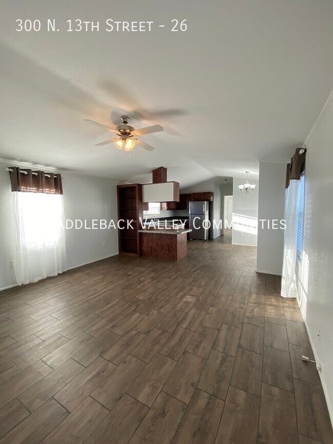 Building Photo - Roomy 3 bedroom / 2 full bathroom