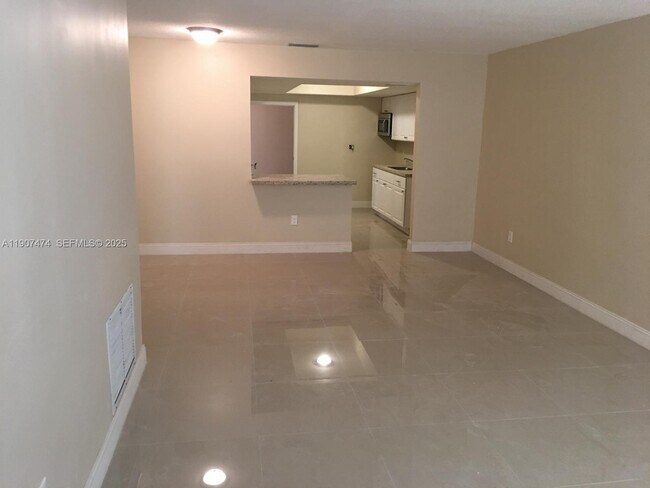 Foto del edificio - 19134 NW 2nd Ct