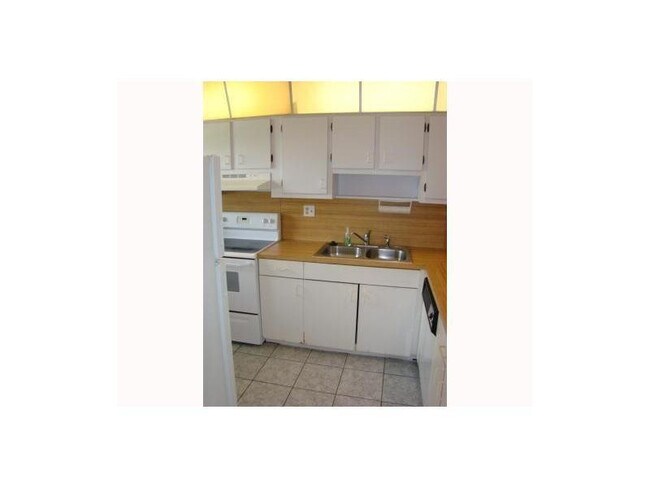 Foto del edificio - 8433 Forest Hills Dr