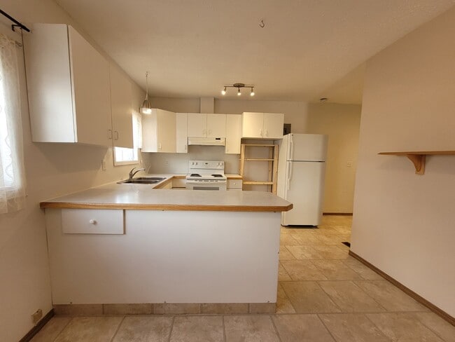 Building Photo - 11232-11105 105 Ave