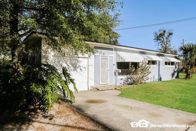 Foto del edificio - Beautiful updated 3 bedroom home - availab...