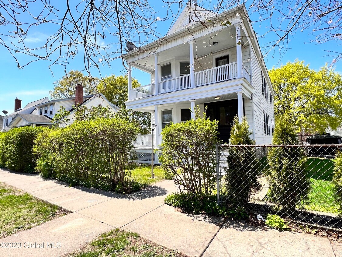 299 6th Ave Unit 2, Troy, NY 12182 Apartment for Rent in Troy, NY