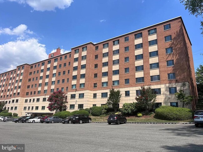 Building Photo - 504 Arlington Rd