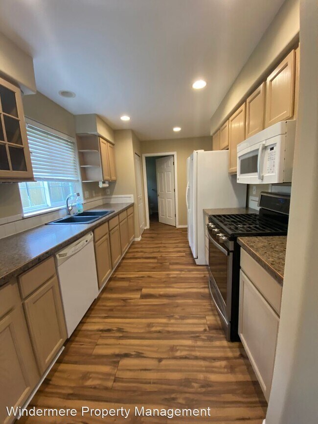 Building Photo - 3 br, 2 bath House - 1352 Undine St