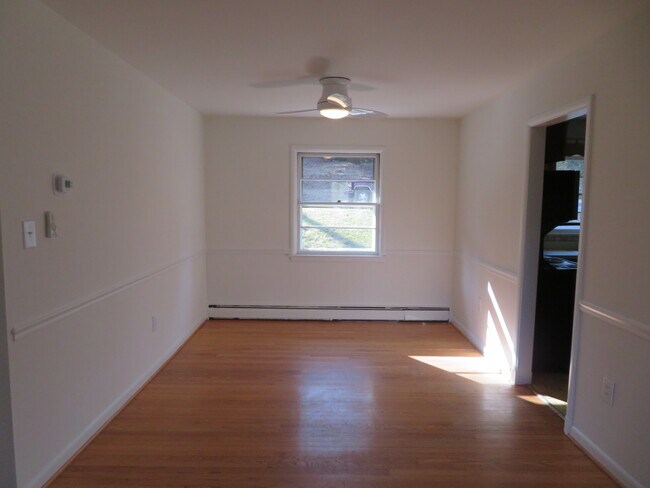 Foto del edificio - 26 Lakeside Dr