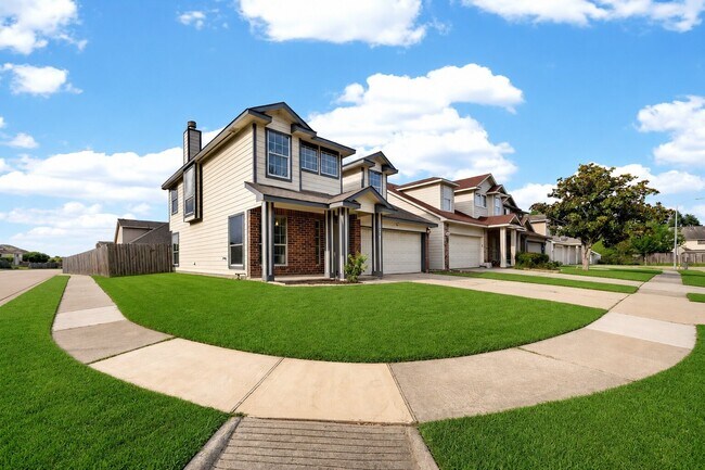 Foto del edificio - 15014 Middle Oaks Blvd