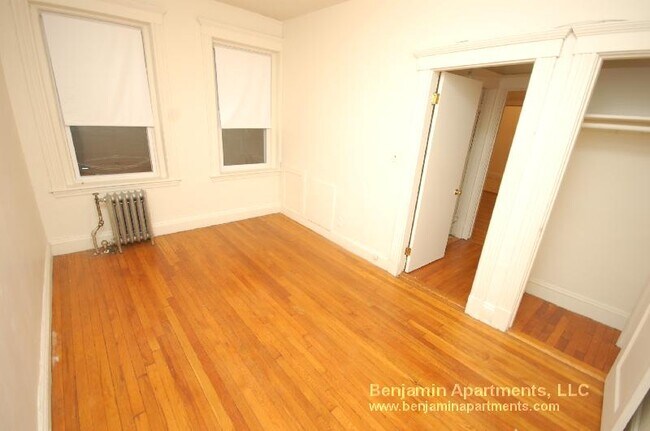 Building Photo - 231 Park Dr