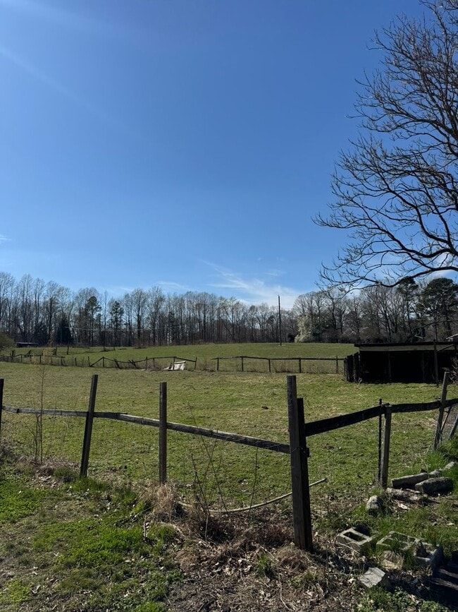 Photo - Fully Renovated Secluded 3 Bedroom Rancher! House