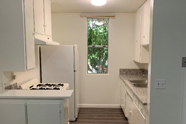 Kitchen - 7730 Lexington Ave