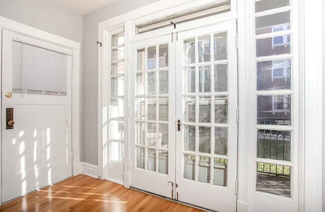 Foto del edificio - 6235 Southwood Ave