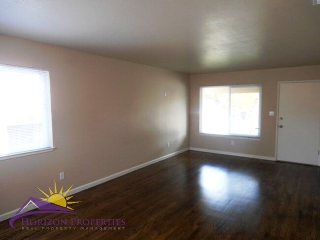 Building Photo - 7009-7011 Zeeland Dr
