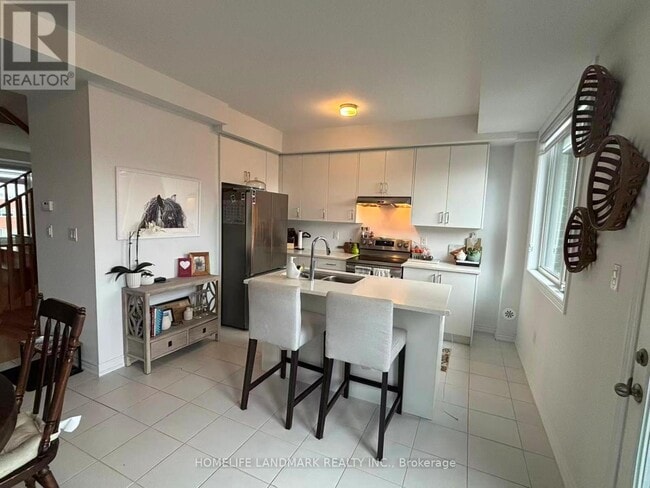 Building Photo - 63 Sorbara Wy