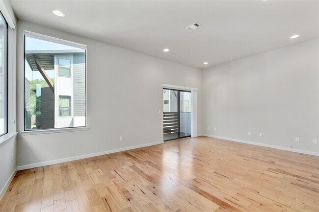 Foto del edificio - 3417 Charlotte Rose Drive