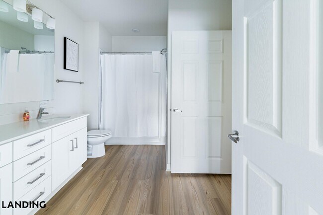 Foto del edificio - 6225 Mobile Hwy