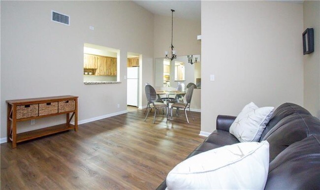 Foto del edificio - 2121 NE 36th St