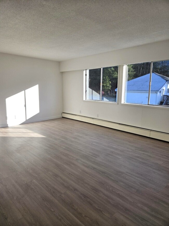 Photo du bâtiment - 215-216 6 Ave W