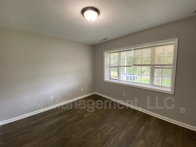 Building Photo - 406 Hill St