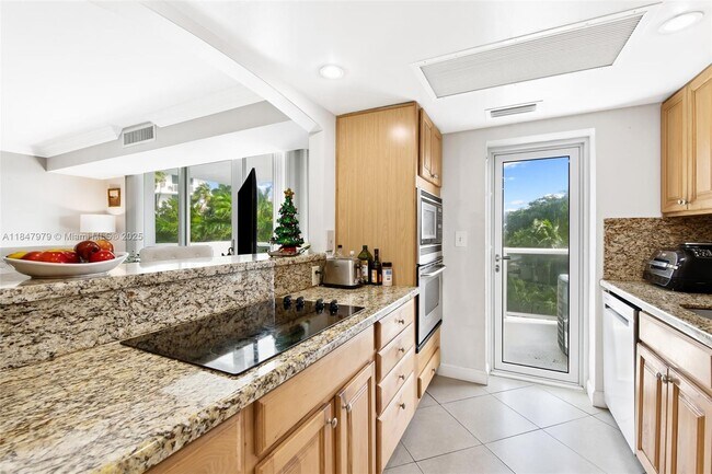 Foto del edificio - 2715 N Ocean Blvd