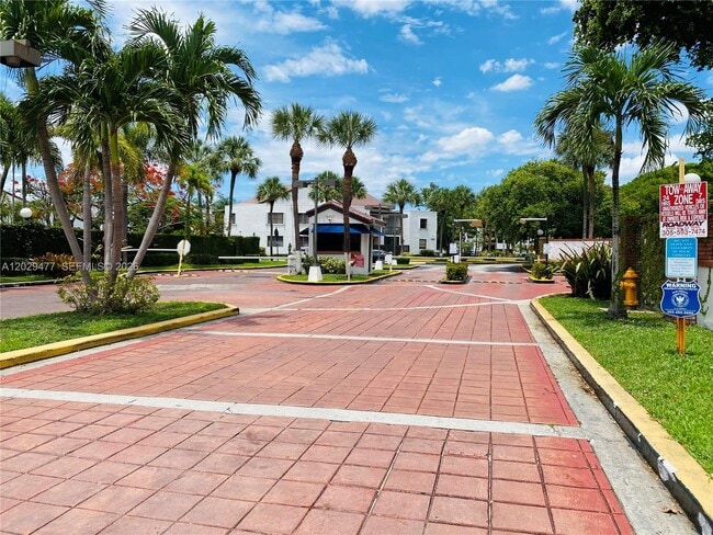 Foto del edificio - 9429 Fontainebleau Blvd