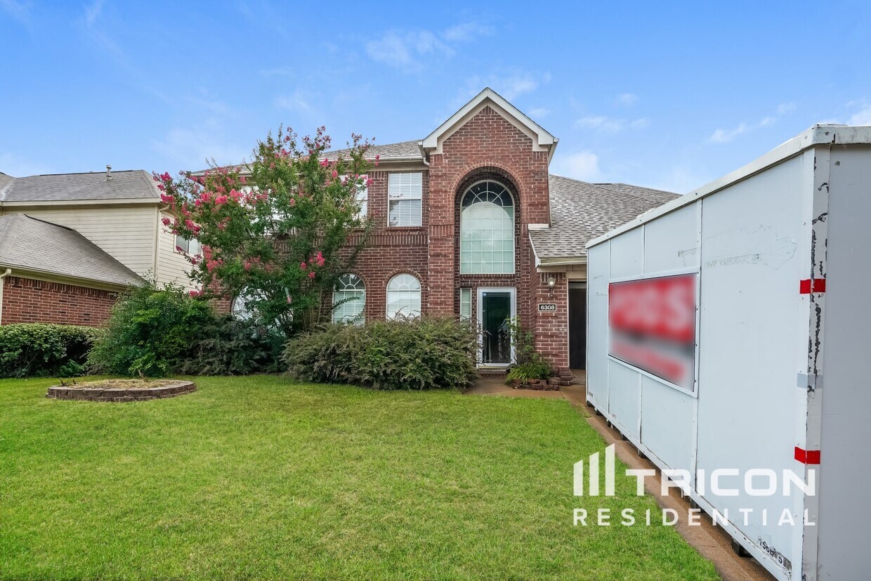 Foto principal - 6308 Pierce Arrow Dr