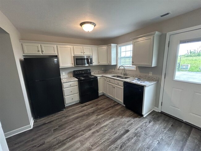Building Photo - 255 Audley Ave