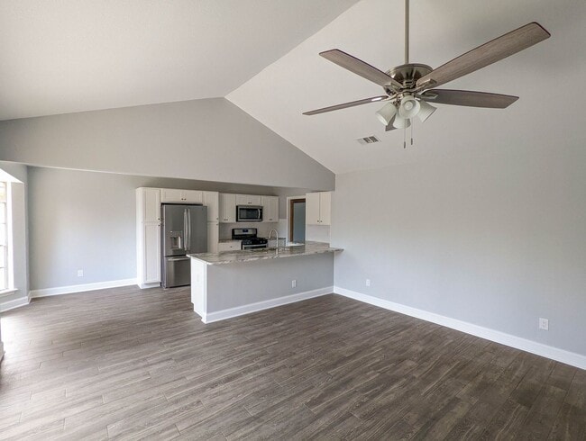Building Photo - Newly Remodeled South Bossier 4/2 Home