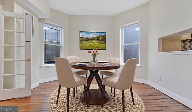 Foto del edificio - 720 Gresham Pl NW