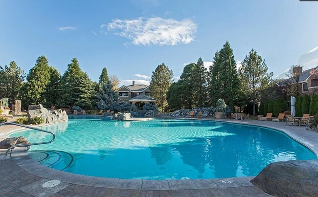 Building Photo - Beautiful 2-bedroom, 2 bath Condo in Gated...