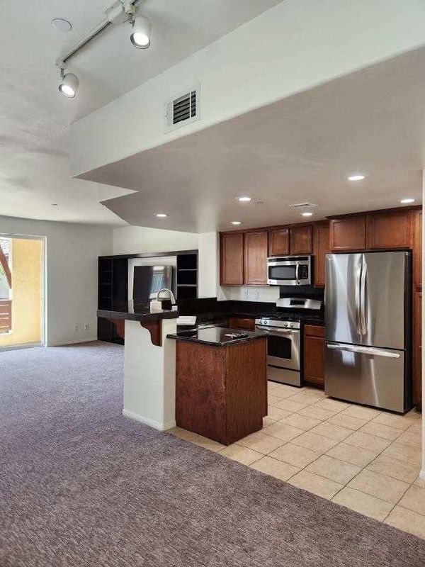 Building Photo - 956 Taragon Way