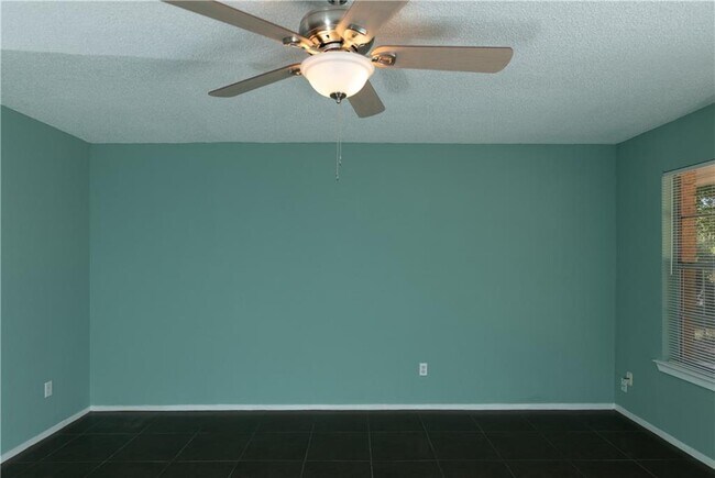 Building Photo - 6509 Moonglow Dr