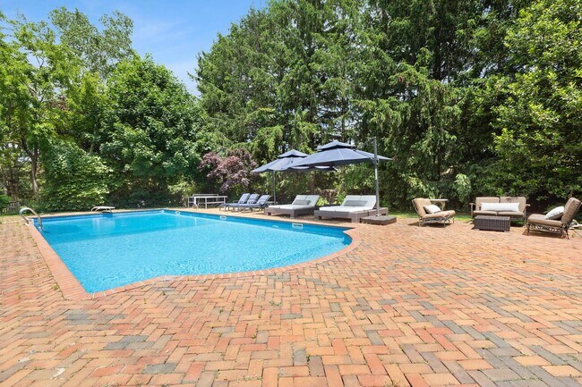 Building Photo - 42 Pheasant Dr