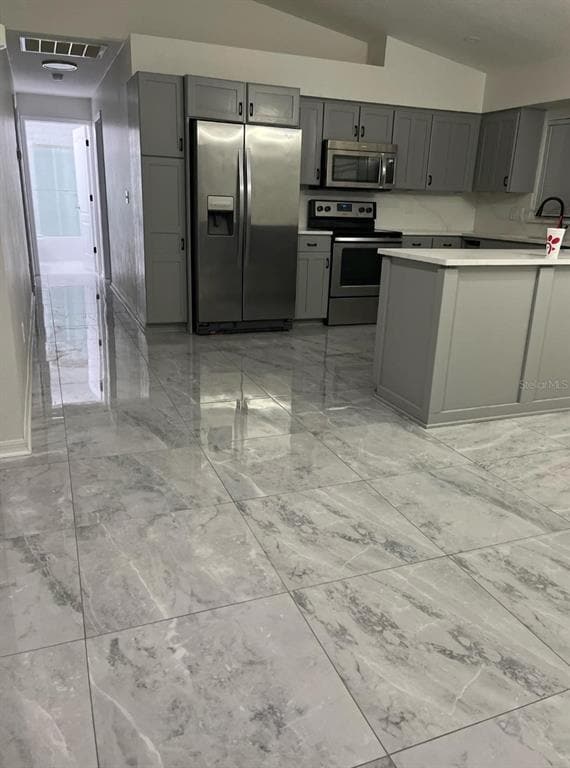 Foto del edificio - 26805 Roseann Pl